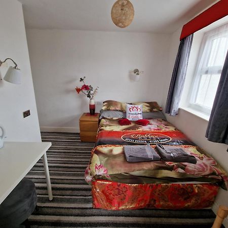 Bukhari Hotel Blackpool Bagian luar foto