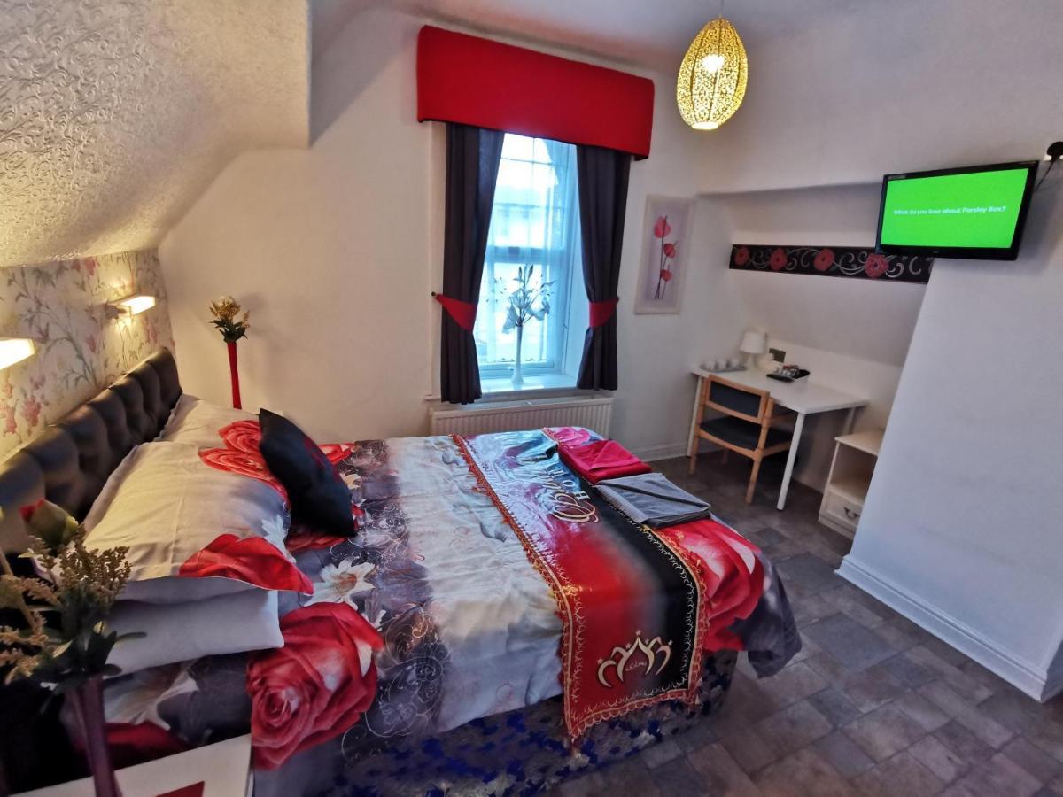 Bukhari Hotel Blackpool Bagian luar foto