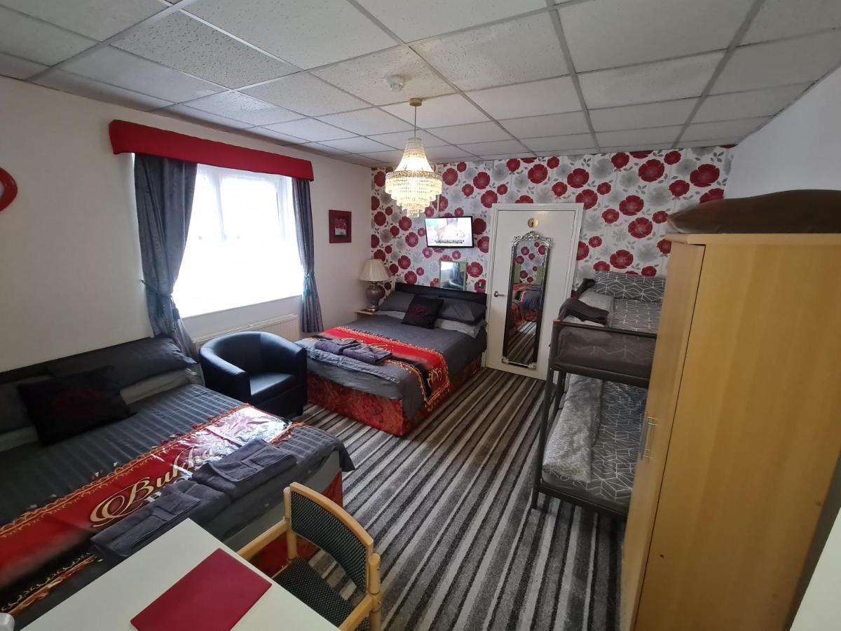 Bukhari Hotel Blackpool Bagian luar foto