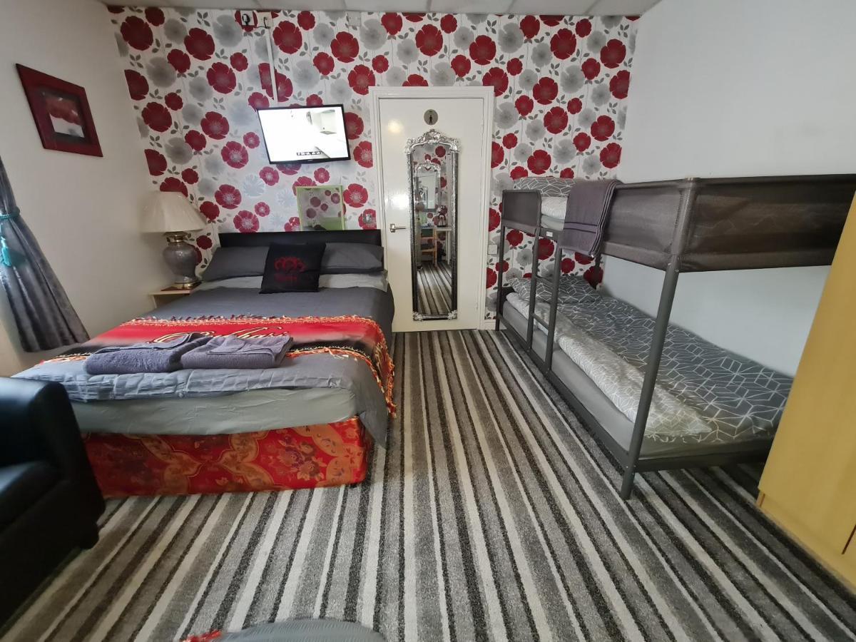 Bukhari Hotel Blackpool Bagian luar foto