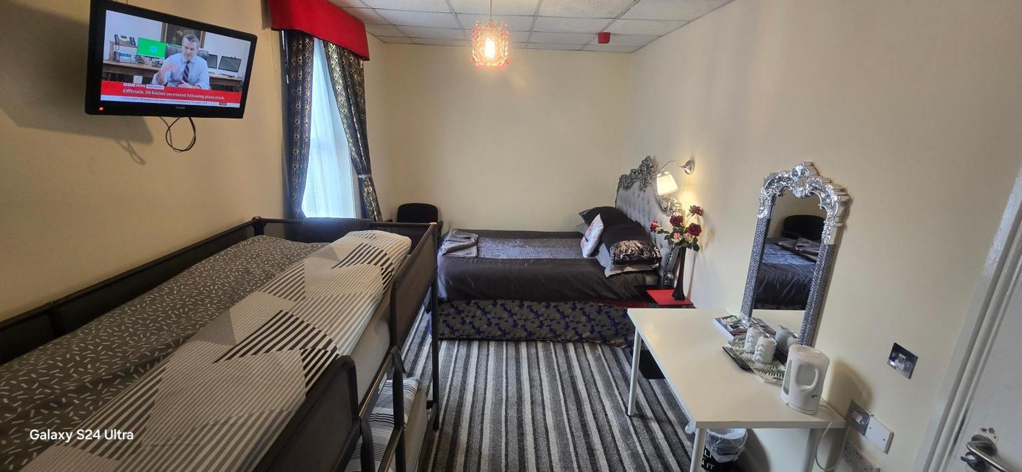 Bukhari Hotel Blackpool Bagian luar foto