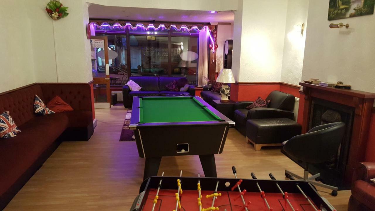 Bukhari Hotel Blackpool Bagian luar foto