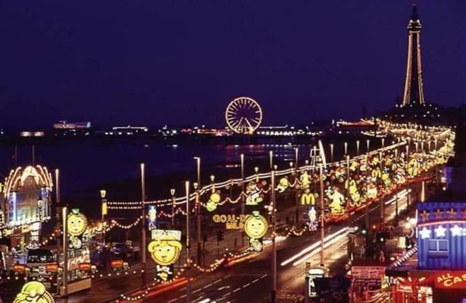 Bukhari Hotel Blackpool Bagian luar foto