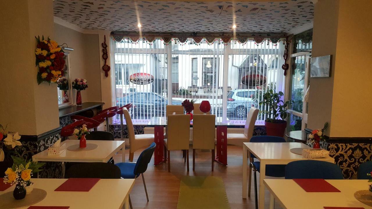Bukhari Hotel Blackpool Bagian luar foto